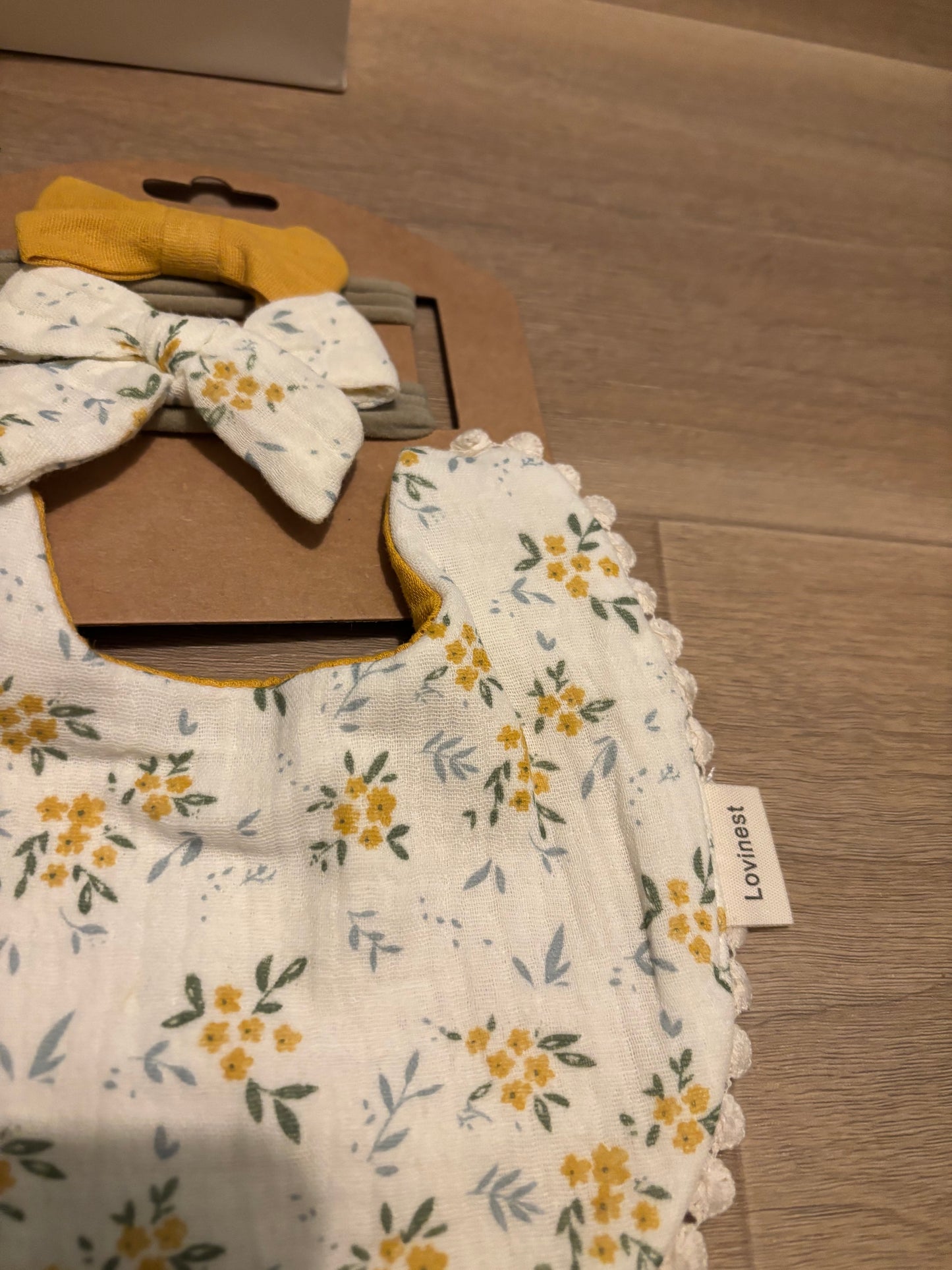Bavoir bébé fleurs jaunes & bandeau noeud assorti -Lovinest