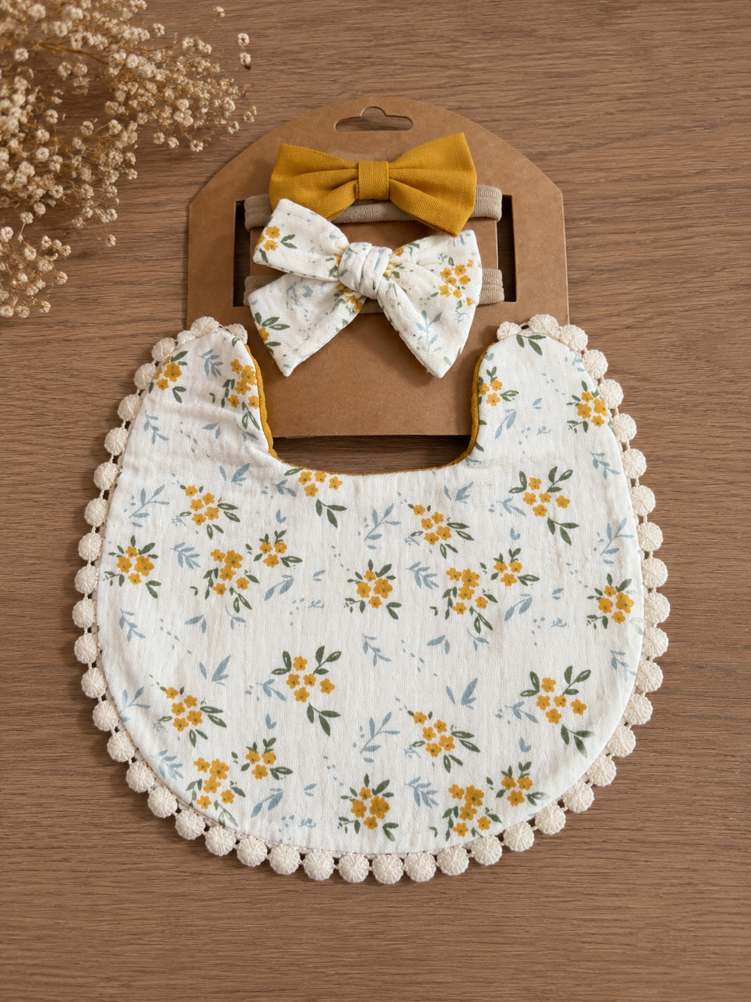 Bavoir bébé gaze de coton fleurs jaunes – bandeau nœud assorti