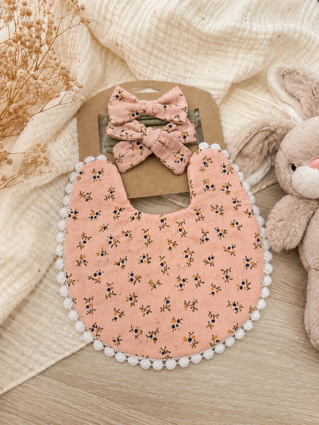 Bavoir bébé gaze de coton terracotta fleurs – bandeau assorti