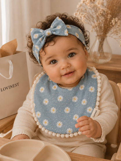 Bavoir bébé gaze de coton bleu marguerites pompons – bandeau assorti