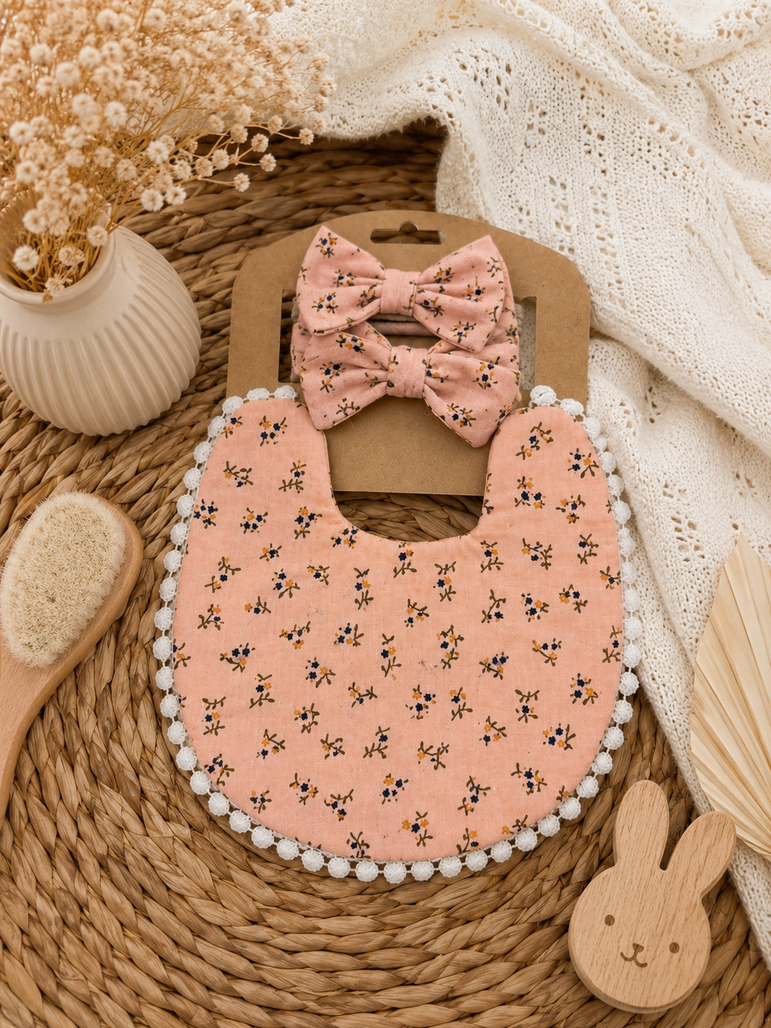 Bavoir bébé gaze de coton terracotta fleurs – bandeau assorti