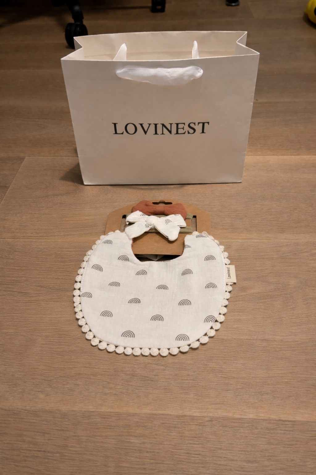 Bavoir bébé écru motif arc-en-ciel & bandeau assorti -Lovinest